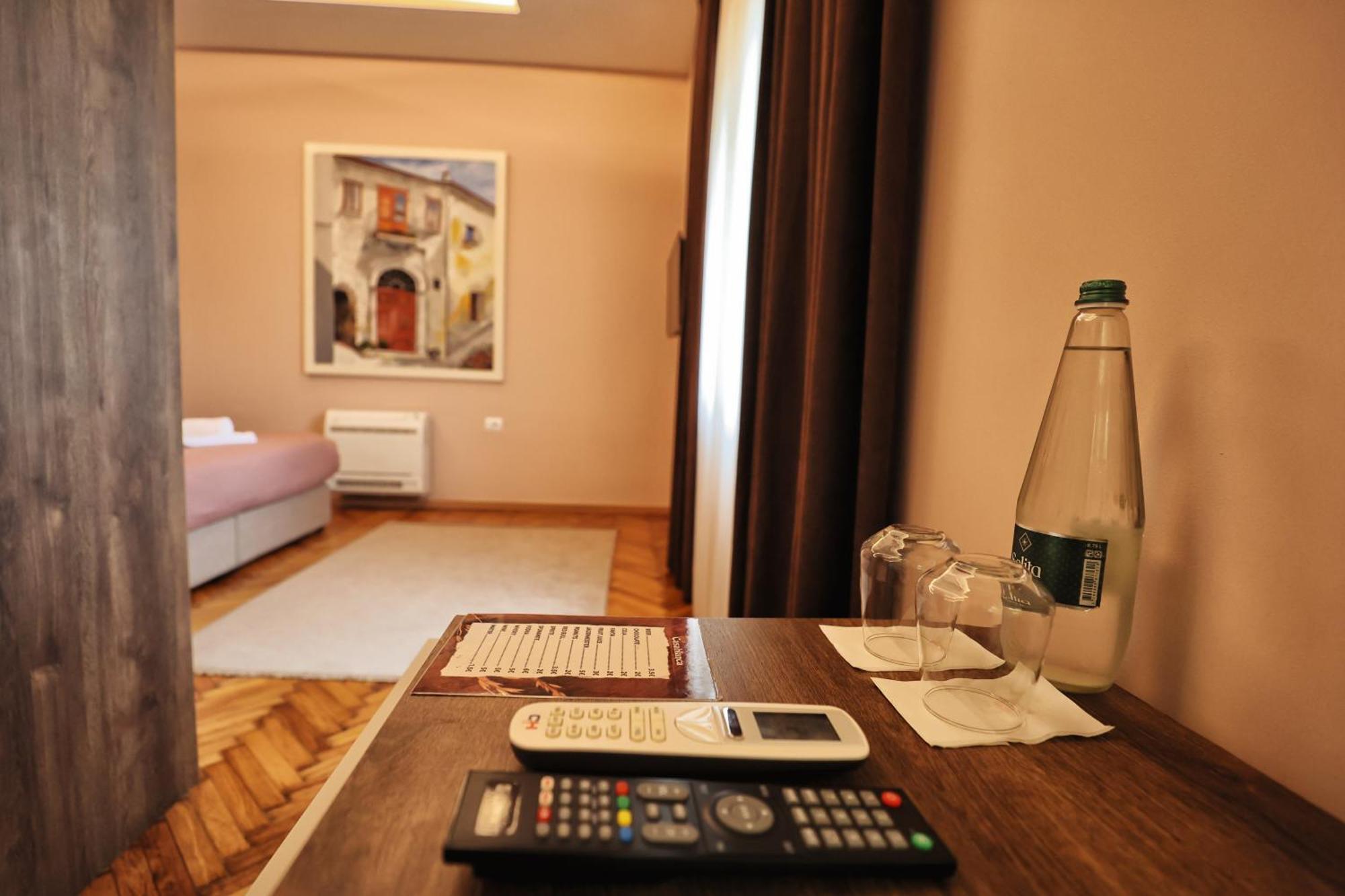 Vila Casablanca - Boutique Hotel & Restaurant Shkoder Ngoại thất bức ảnh